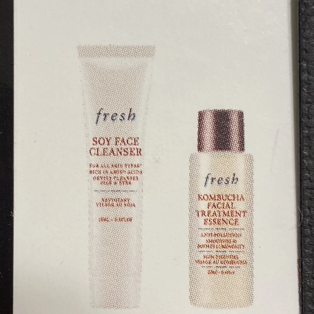 Gift bag FRESH Soy Face Cleanser & Kombucha Facial Treatment Essence travel size